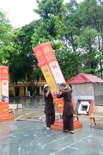 Affairs preparing for Amitabha Buddha’s Birthday