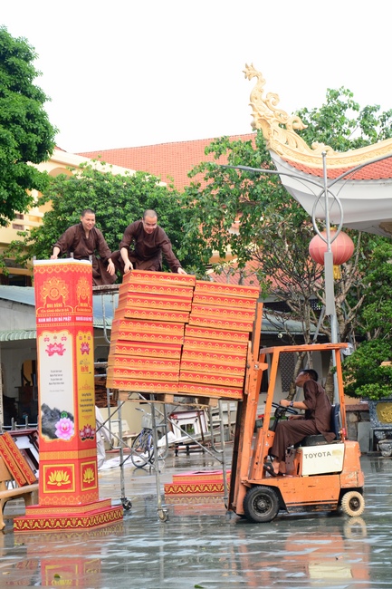 Affairs preparing for Amitabha Buddha’s Birthday