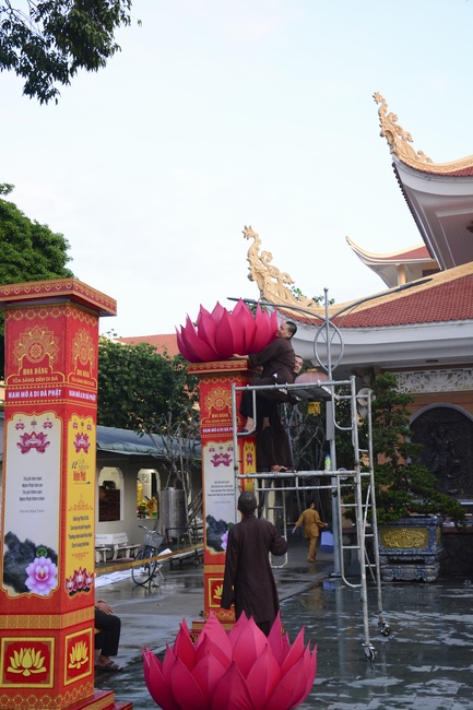 Affairs preparing for Amitabha Buddha’s Birthday
