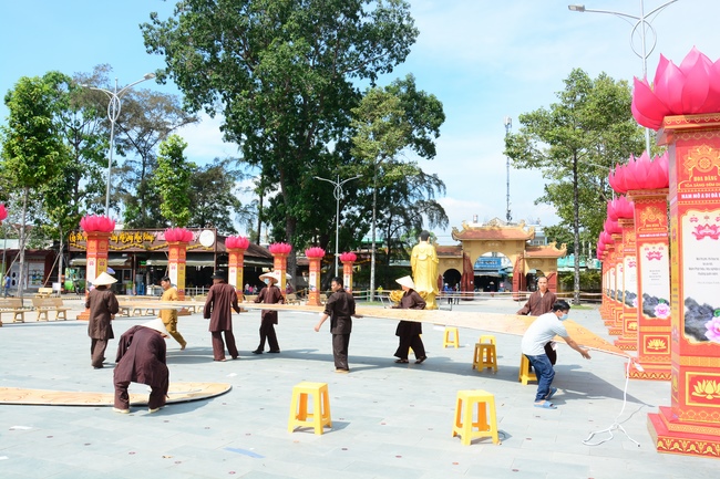 Affairs preparing for the Amitabha Buddha’s Birthday (part 2)
