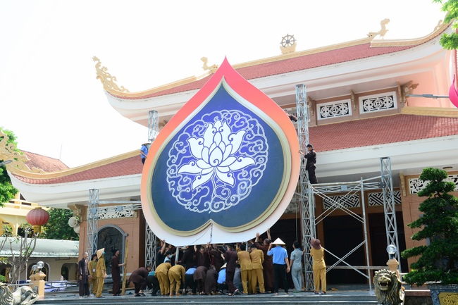 Affairs preparing for the Amitabha Buddha’s Birthday (part 2)