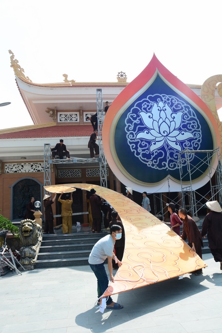 Affairs preparing for the Amitabha Buddha’s Birthday (part 2)