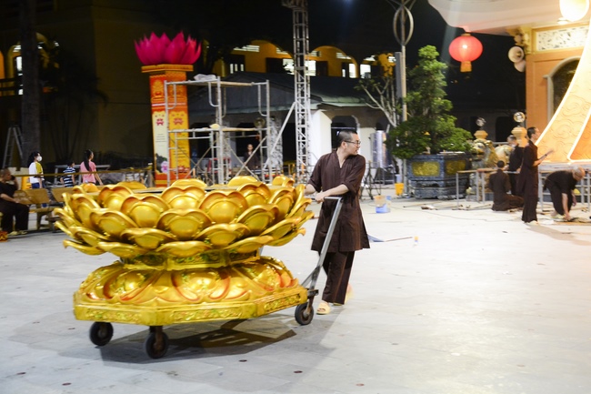 Affairs preparing for the Amitabha Buddha’s Birthday (part 2)