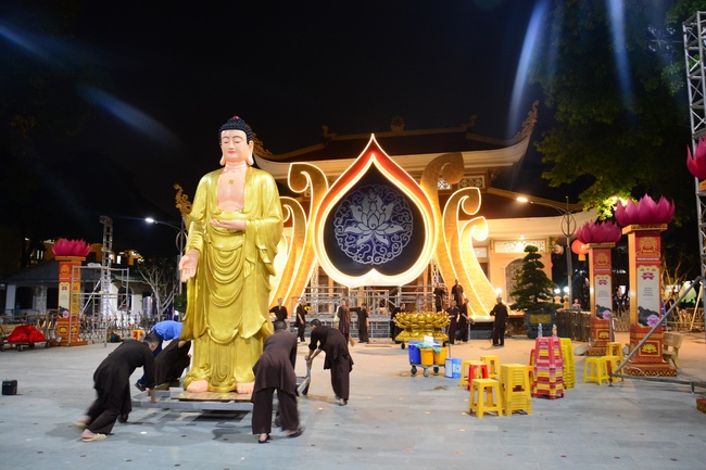 Affairs preparing for the Amitabha Buddha’s Birthday (part 2)