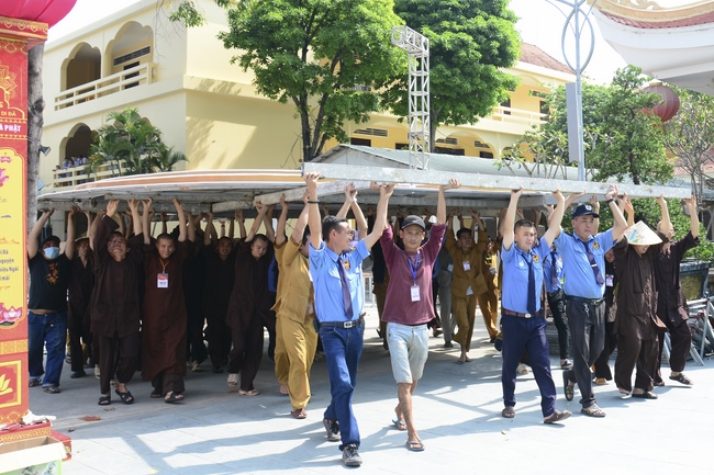 Affairs preparing for the Amitabha Buddha’s Birthday (part 2)