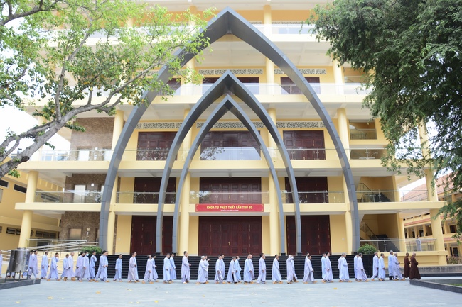 Dharma Talk “Choices” – The 95th Seven-Day Retreat.