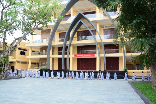 Dharma Talk “Choices” – The 95th Seven-Day Retreat.