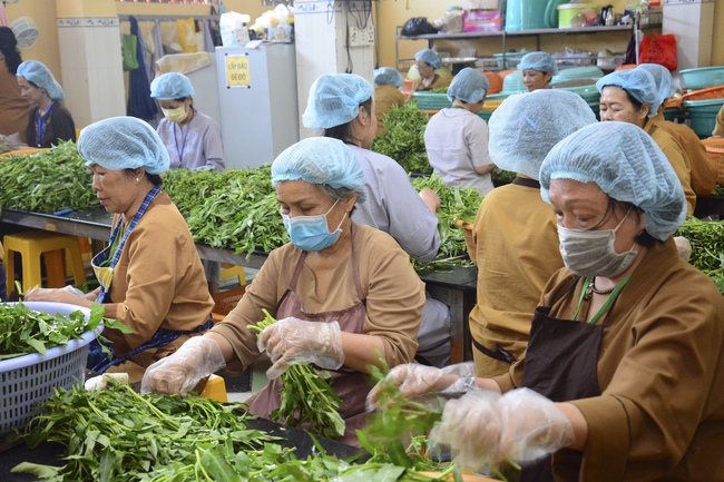 Dharma Talk “When still breathing and living, we still practice” – The 95th Seven-Day Retreat.