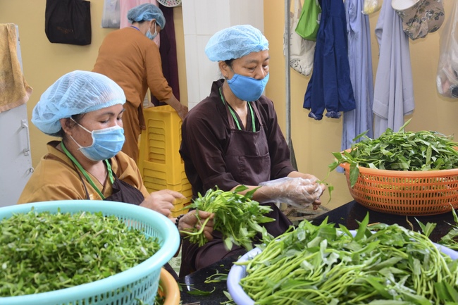 Dharma Talk “When still breathing and living, we still practice” – The 95th Seven-Day Retreat.