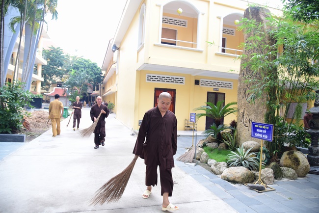 The 1st Retreat “Returning to Origin”