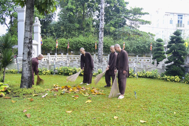 The 1st Retreat “Returning to Origin”