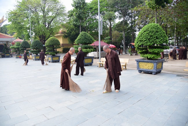 The 1st Retreat “Returning to Origin”