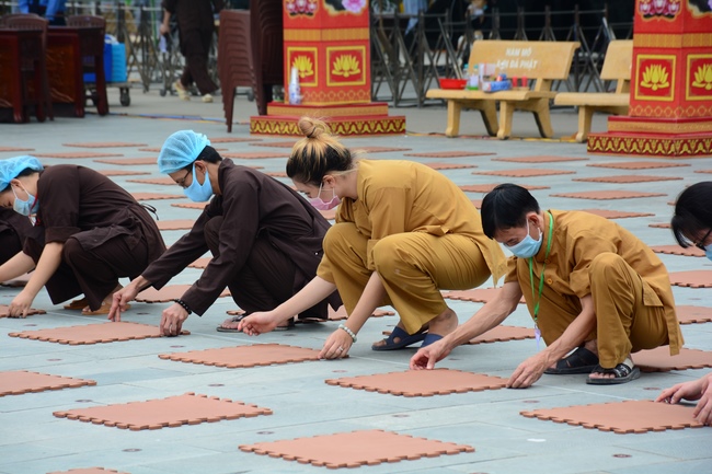 Before G time of Flower Candle Light Ceremony of the  birthday of Amitabha Buddha