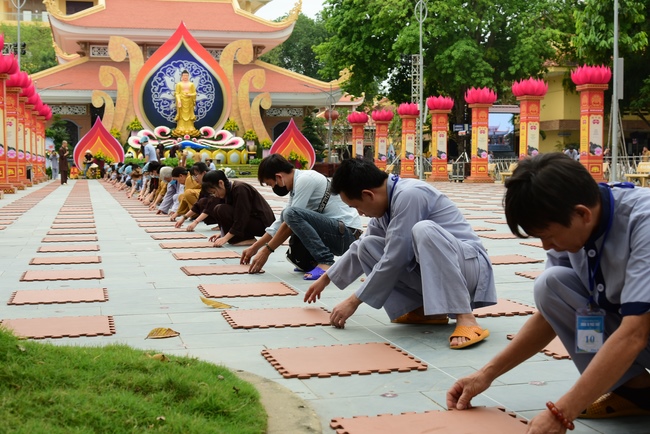 Before G time of Flower Candle Light Ceremony of the  birthday of Amitabha Buddha