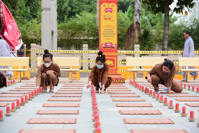 Before G time of Flower Candle Light Ceremony of the  birthday of Amitabha Buddha