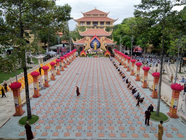 Before G time of Flower Candle Light Ceremony of the  birthday of Amitabha Buddha