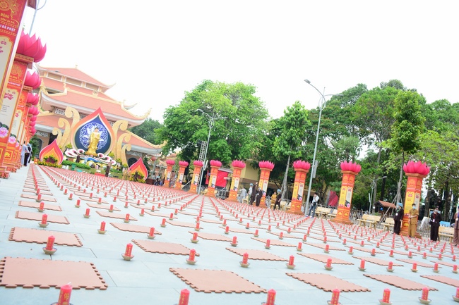 Before G time of Flower Candle Light Ceremony of the  birthday of Amitabha Buddha