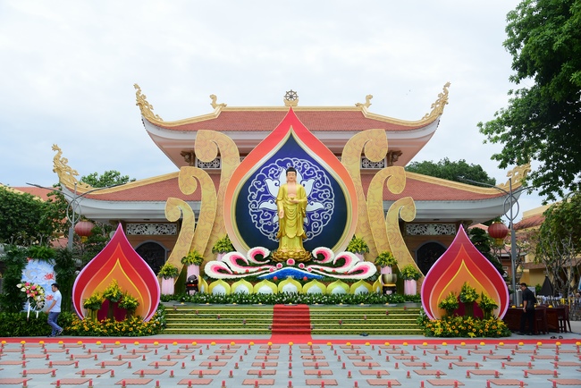Before G time of Flower Candle Light Ceremony of the  birthday of Amitabha Buddha