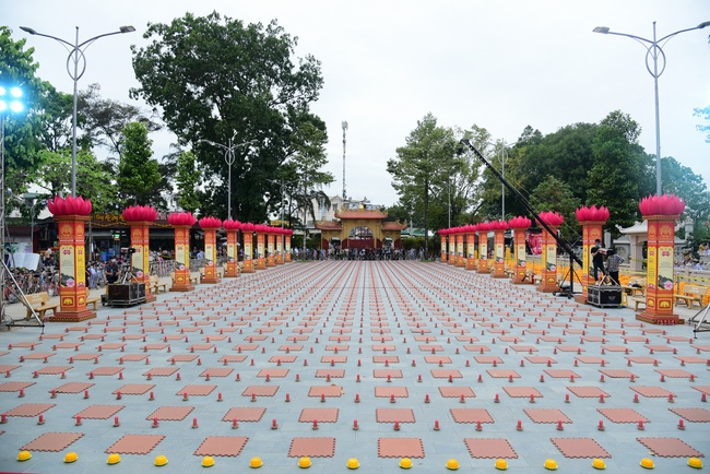 Before G time of Flower Candle Light Ceremony of the  birthday of Amitabha Buddha