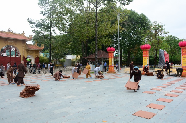 Before G time of Flower Candle Light Ceremony of the  birthday of Amitabha Buddha