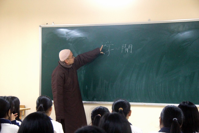 Donating books to Minh Khai High School, Quoc Oai District, Hanoi.