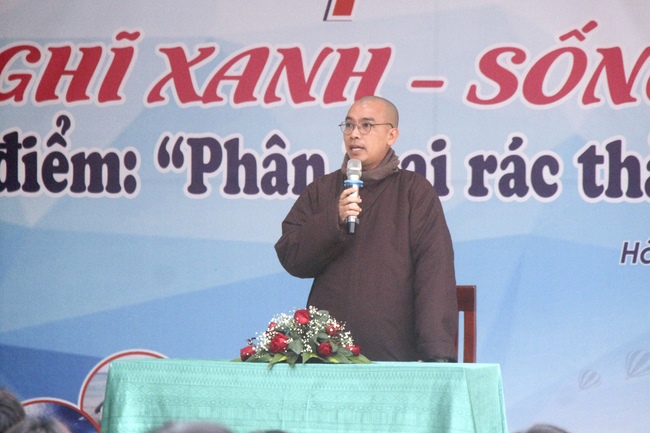 Donating books to Minh Khai High School, Quoc Oai District, Hanoi.