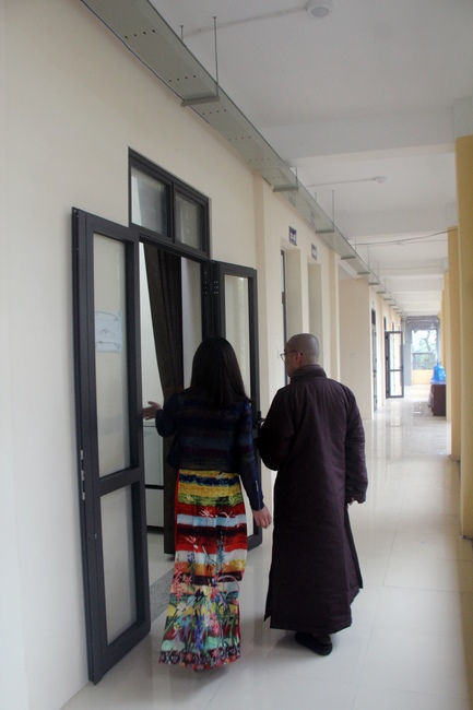 Donating books to Minh Khai High School, Quoc Oai District, Hanoi.