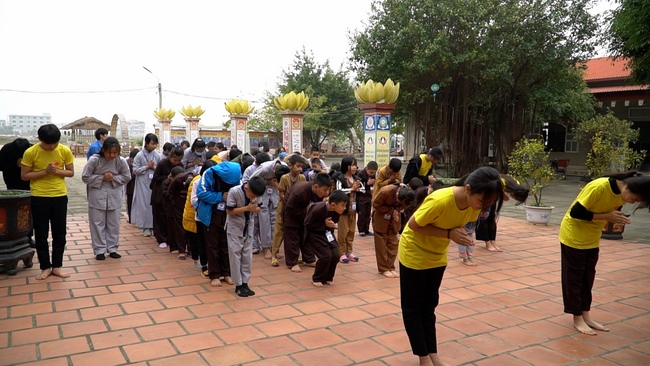 The retreat Sowing seeds lotus at Dong Cao Pagoda