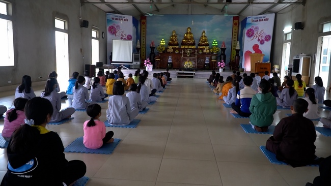 The retreat Sowing seeds lotus at Dong Cao Pagoda