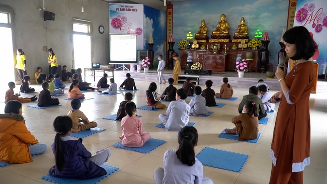The retreat Sowing seeds lotus at Dong Cao Pagoda