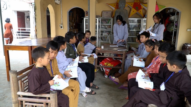 The retreat Sowing seeds lotus at Dong Cao Pagoda