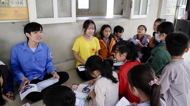 The retreat Sowing seeds lotus at Dong Cao Pagoda
