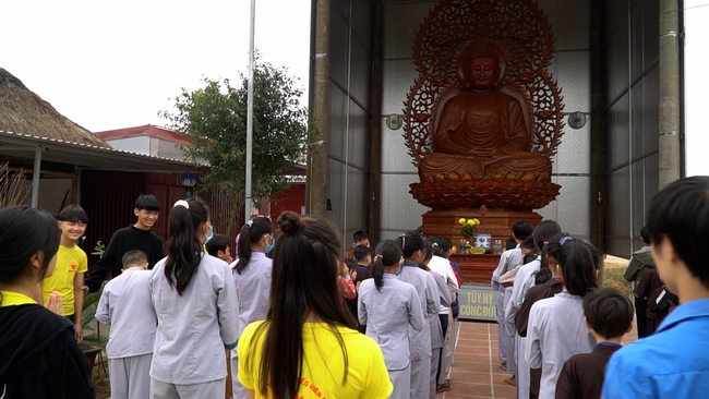 The retreat Sowing seeds lotus at Dong Cao Pagoda