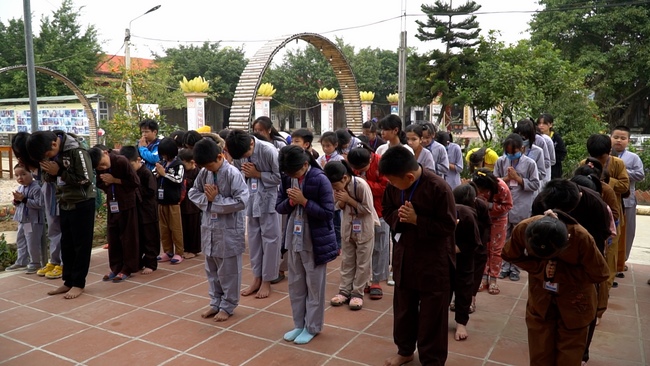 The retreat Sowing seeds lotus at Dong Cao Pagoda