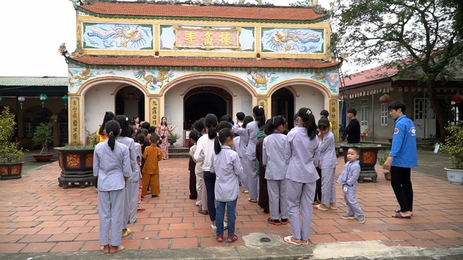 The retreat Sowing seeds lotus at Dong Cao Pagoda