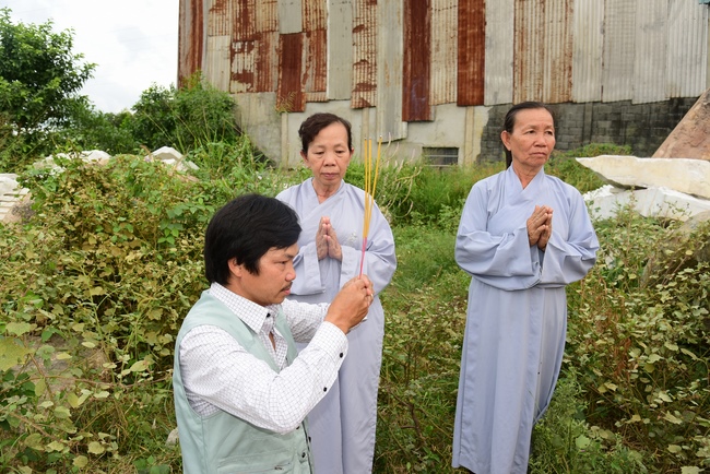 The beginning rite to sculpt the statue Bodhisattva Avalokiteshvara offering to An Son Pagoda