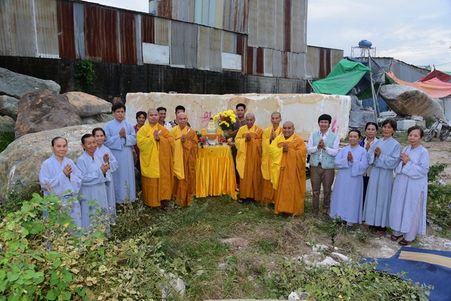 The beginning rite to sculpt the statue Bodhisattva Avalokiteshvara offering to An Son Pagoda