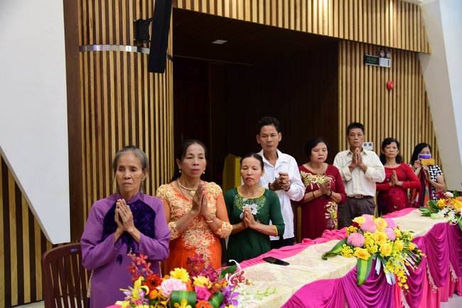 The Wedding Ceremony at the pagoda