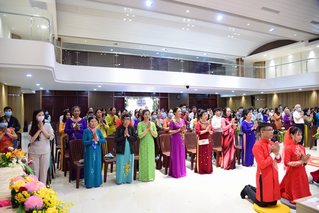 The Wedding Ceremony at the pagoda