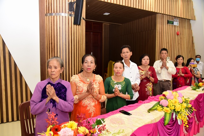 The Wedding Ceremony at the pagoda