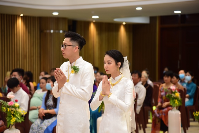 The Wedding Ceremony at the pagoda