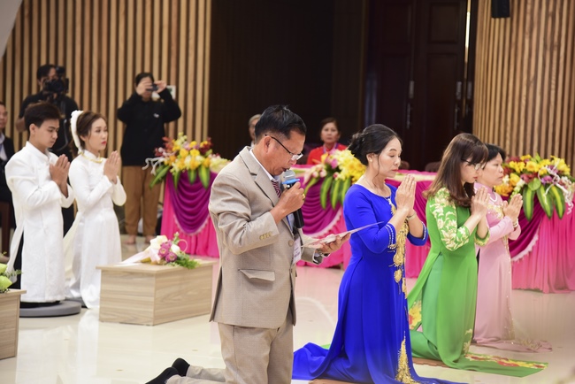 The Wedding Ceremony at the pagoda