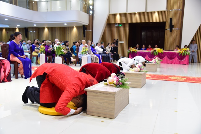 The Wedding Ceremony at the pagoda