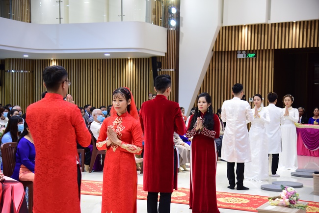 The Wedding Ceremony at the pagoda