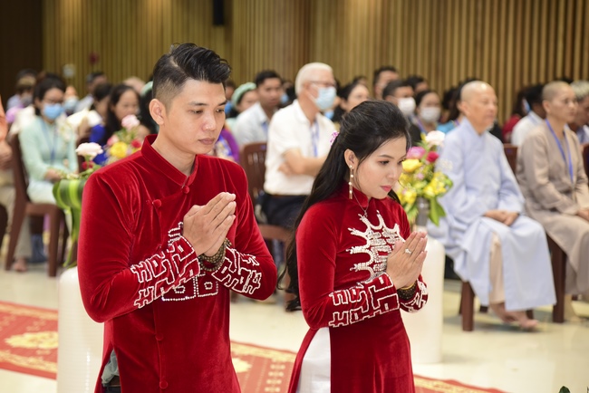 The Wedding Ceremony at the pagoda