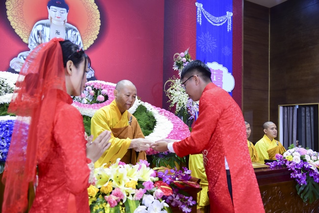 The Wedding Ceremony at the pagoda