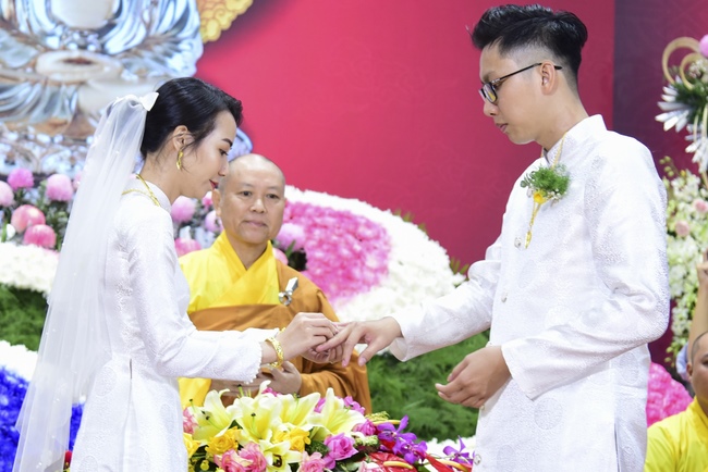 The Wedding Ceremony at the pagoda