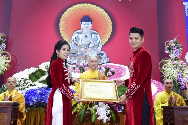 The Wedding Ceremony at the pagoda