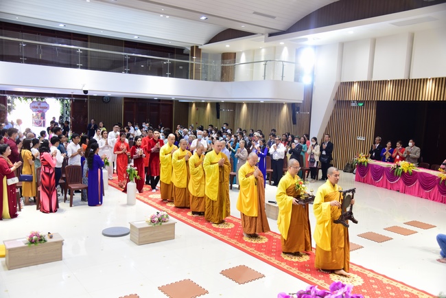The Wedding Ceremony at the pagoda