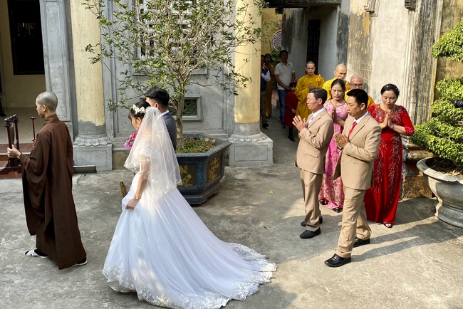 Wedding Ceremony at Tay Khanh Pagoda